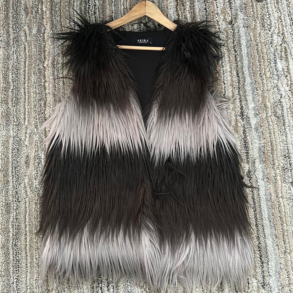 Akira fur vest